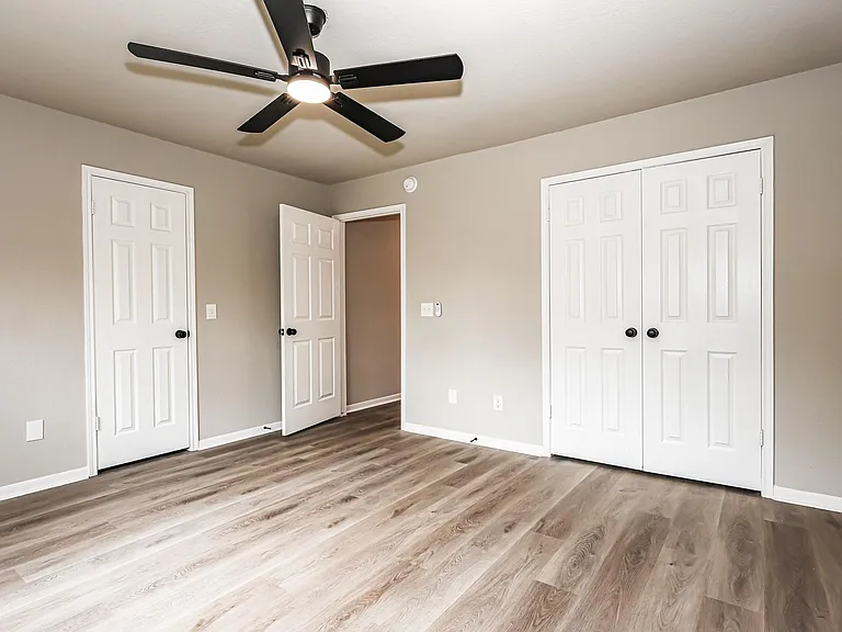 18703 Evergreen Falls Dr — Photo 32