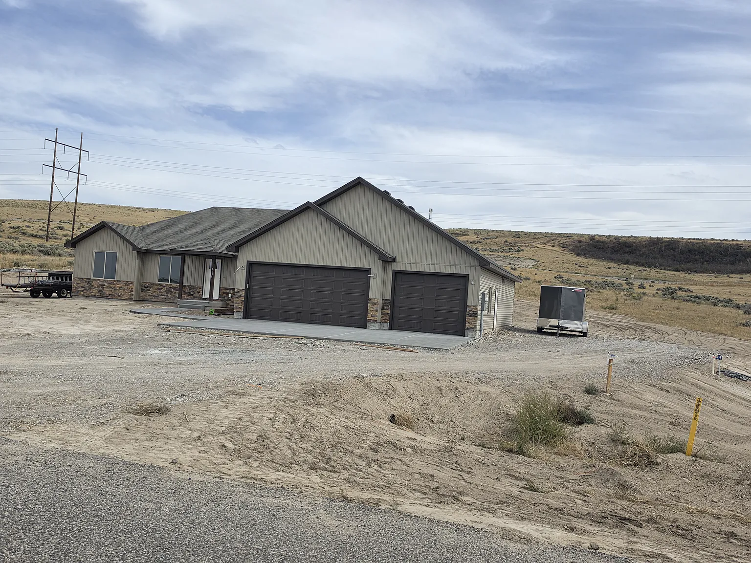 5 bed, 2200 sqft, $2,500 — Photo 2