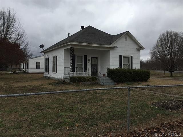 2nd image of 429 W Tyler Ave