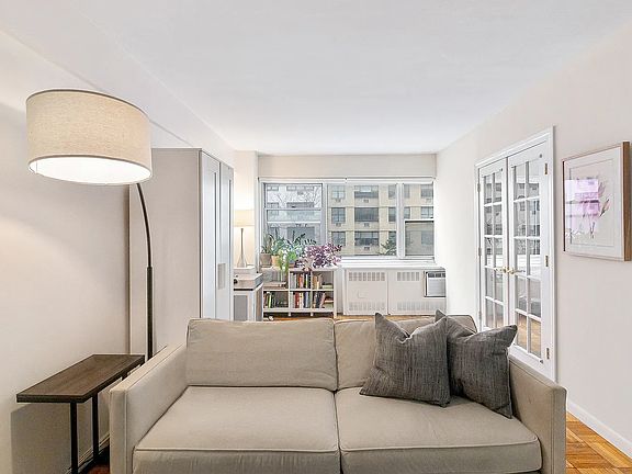 2nd image of 333 E 46th St APT 5D