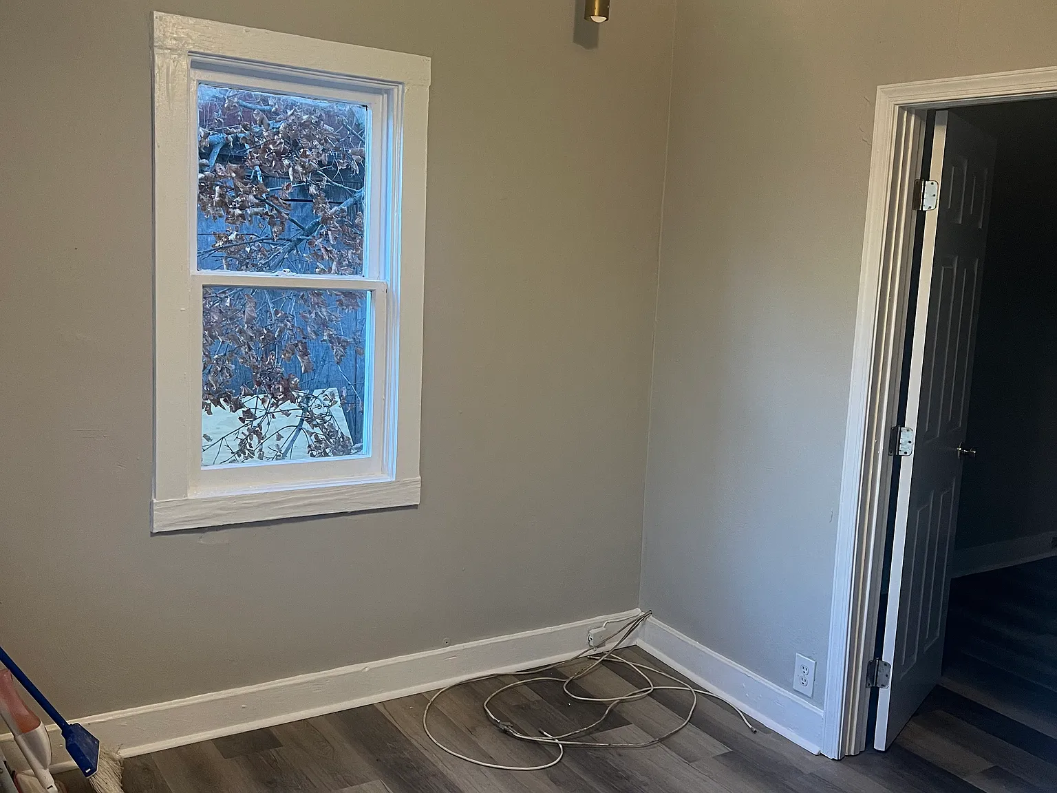 2115 Mercer Ave NW — Photo 2