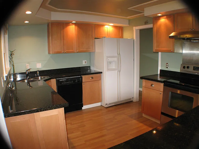 1004 NE 126th St — Photo 3