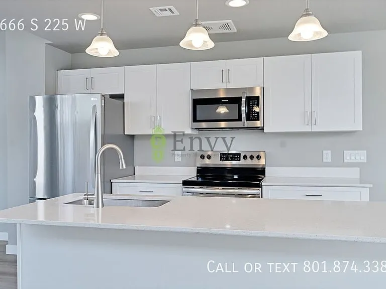 1666 S 225 W — Photo 4