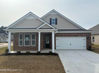 32 Spirit Dance Dr, Byhalia, MS 38611