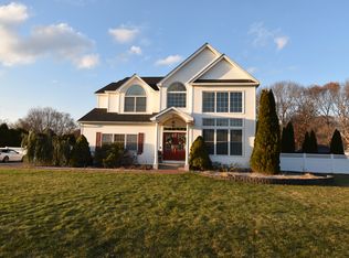 51 Hidden Pond Path, Wading River, NY 11792