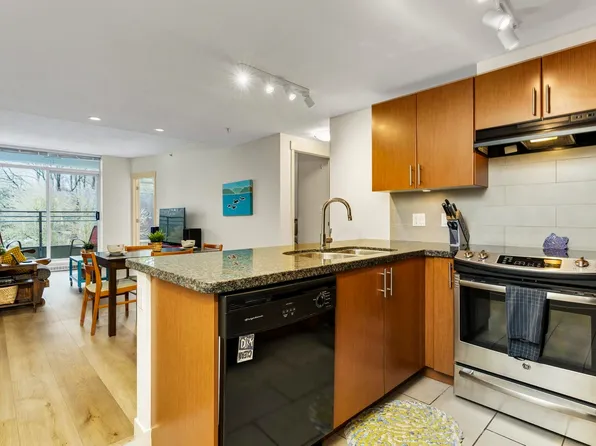 2520 Manitoba St #413, Vancouver, BC V5Y 3A6