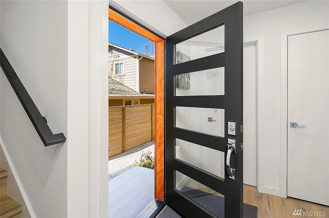 3 bed, 2.5 bath, 1683 sqft, $3,599 — Photo 3