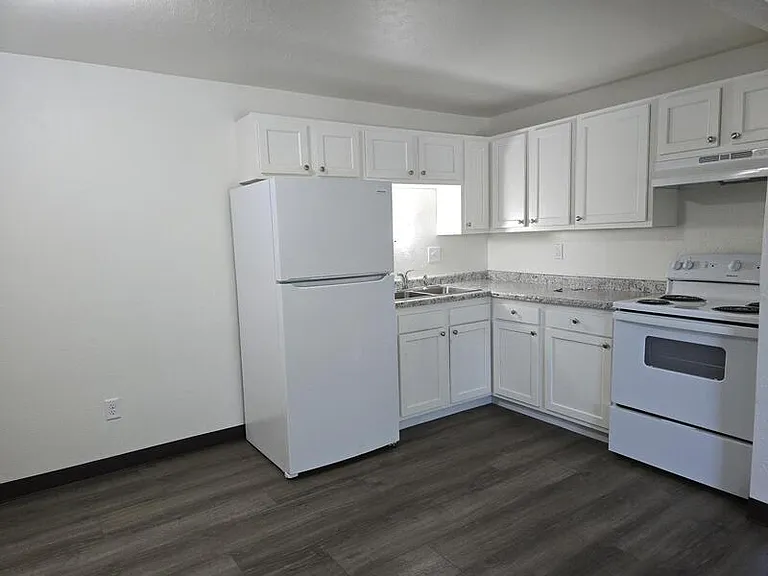 545 Spinnaker Ln #F — Photo 6