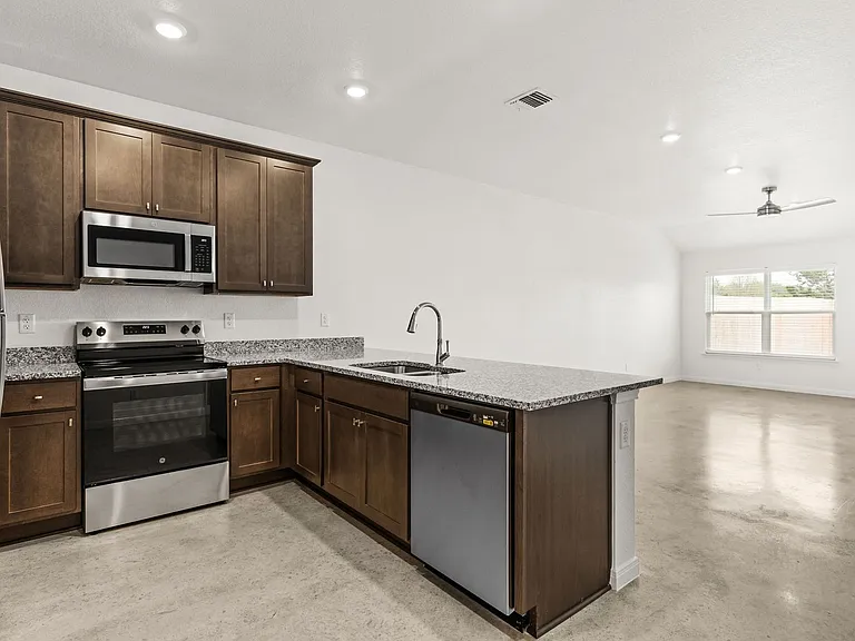 906 Wax Myrtle Ct — Photo 7