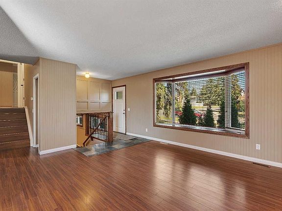 3rd image of 335 Queensland Dr SE