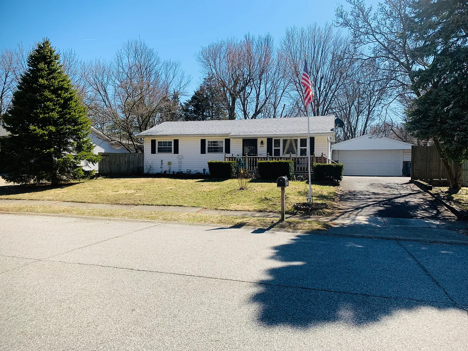 3429 Redwood Dr photo 1
