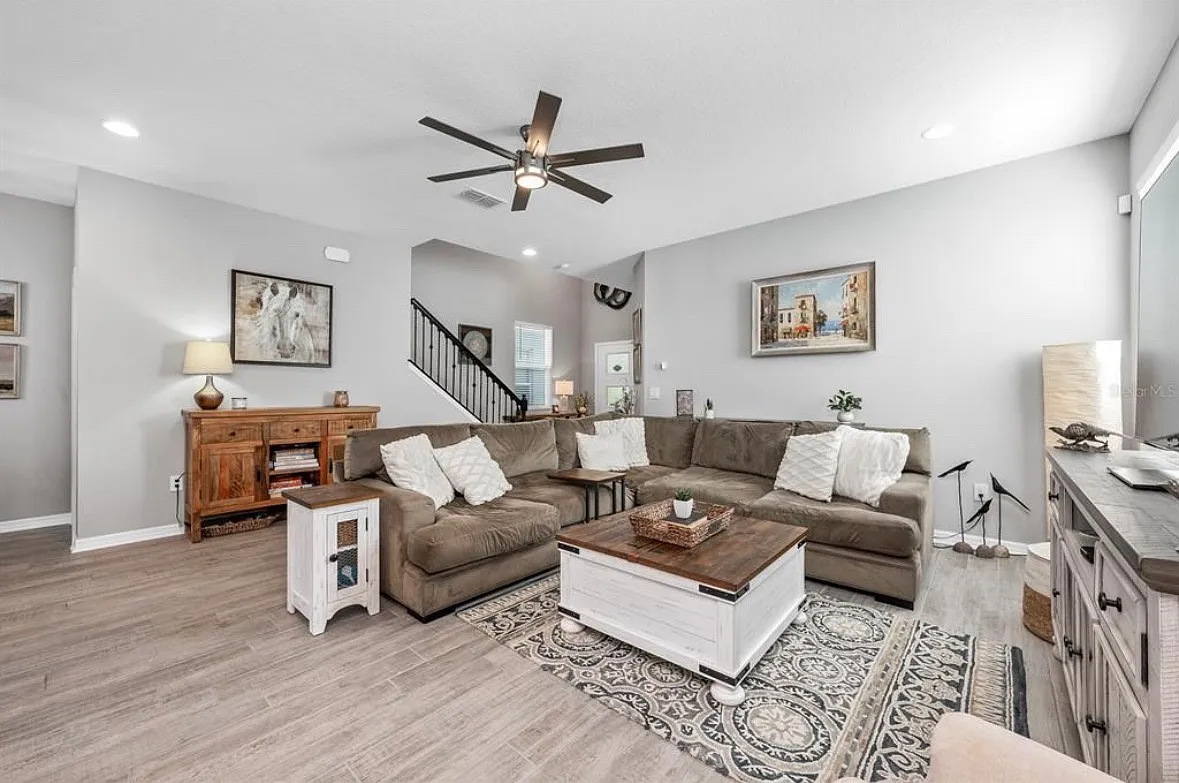 640 Bayern Ln — Photo 2