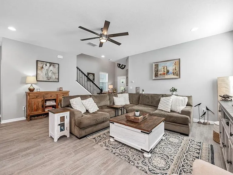 640 Bayern Ln — Photo 2