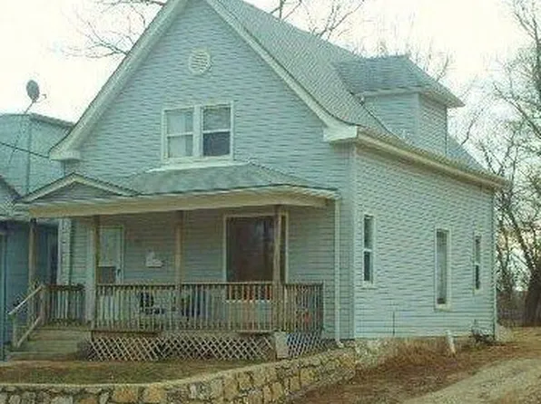 2209 E 37th St, Kansas City, MO 64109