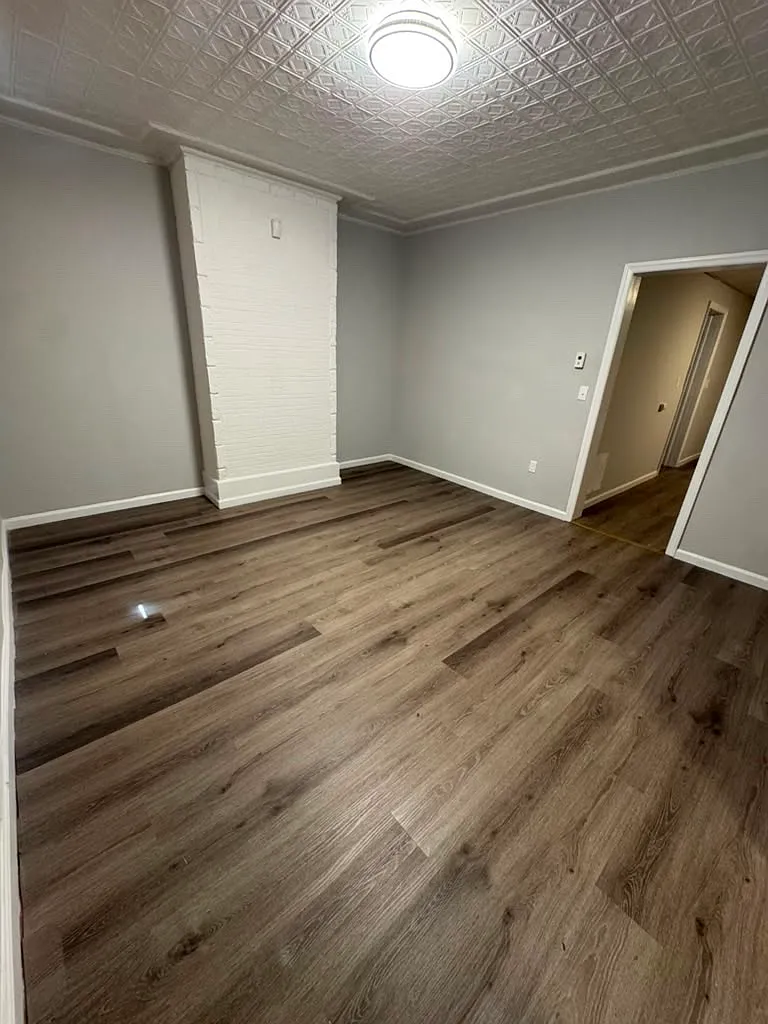 3 bed, $2,372 — Photo 3