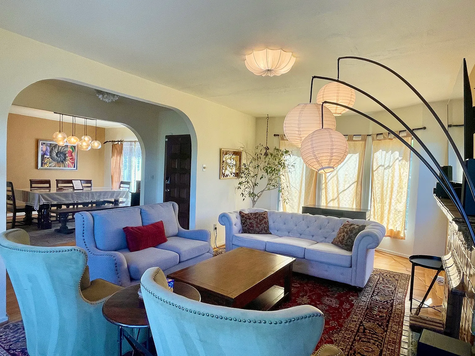 5 bed, 2600 sqft, $7,888 — Photo 2
