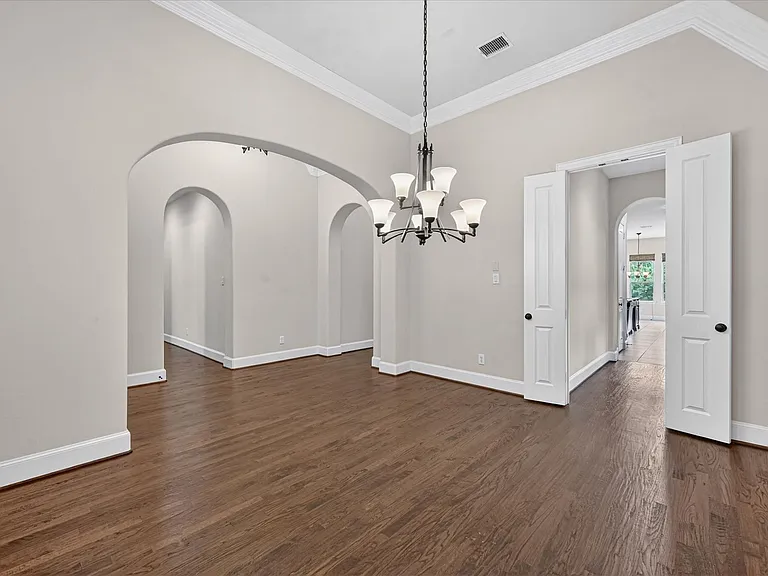 7675 Dotter Dr — Photo 4