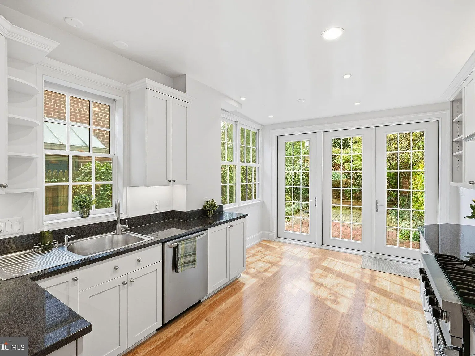 3 bed, 3.5 bath, 3046 sqft, $8,500 — Photo 4