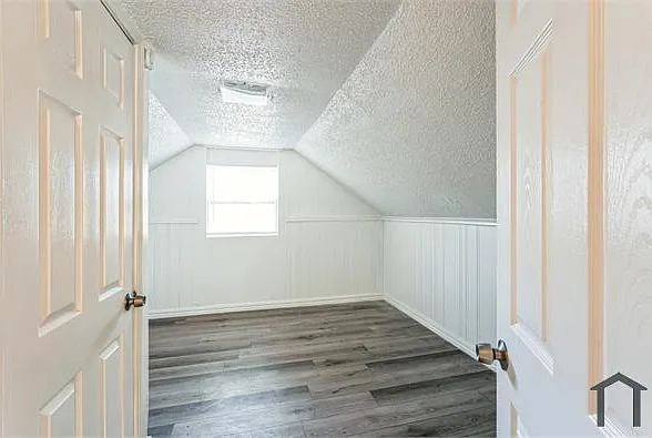 872 Valencia Ave — Photo 11