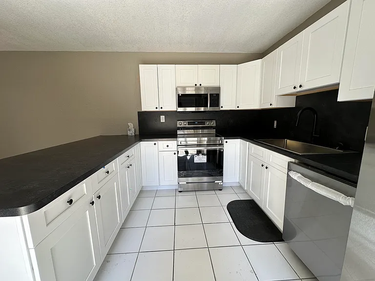 308 3rd Ct — Photo 6