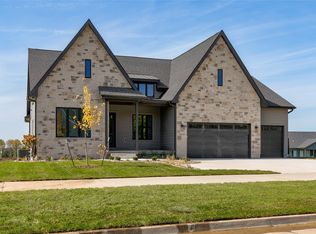 1447 S 81st St, West Des Moines, IA 50266