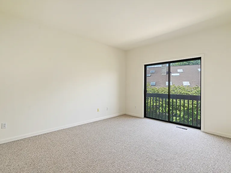 2435 Bedford St #21 — Photo 6