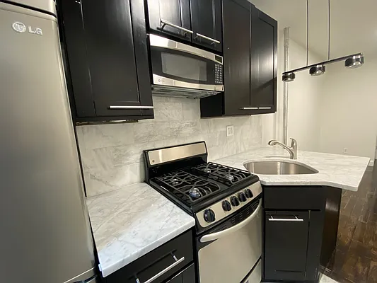 Rented by Besen Partners, LLC | media 17