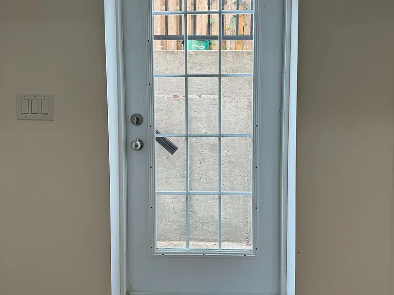 7227 Para Pl #LEGAL BASEMENT — Photo 4