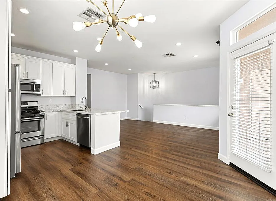 2 bed, 1100 sqft, $3,200 — Photo 3