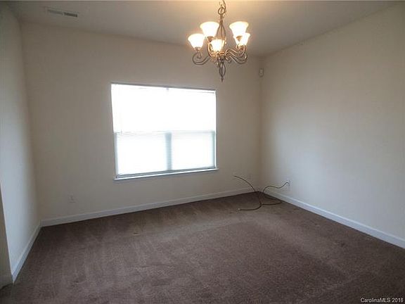 4th image of 124 Farm Springs Dr