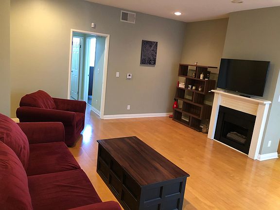 4th image of 945 N Hudson Ave APT 103