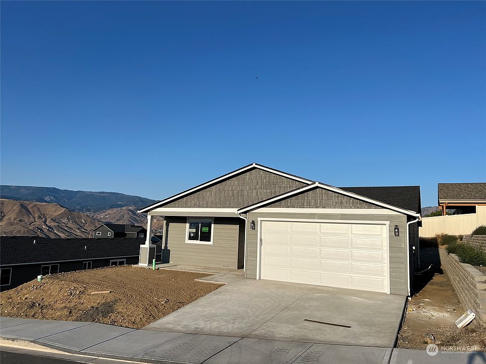 1st image of 956 N Macaw Avenue