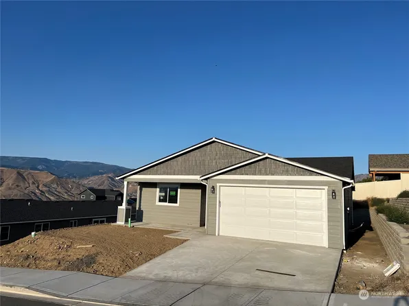956 N Macaw Avenue, East Wenatchee, WA 98802