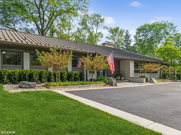 641 Stonegate Ter, Glencoe, IL 60022