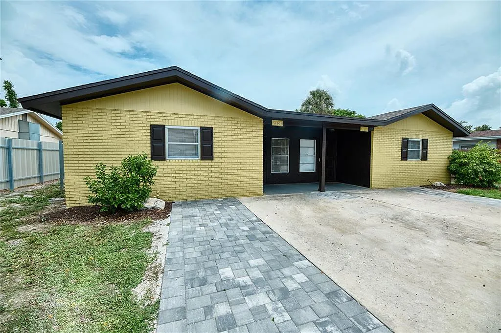 2 bed, 2.0 bath, 1940 sqft, $2,000 — Photo 1