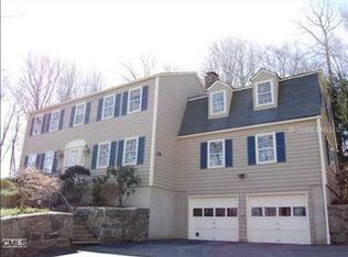 28 Governors Ln, Bethel, CT 06801