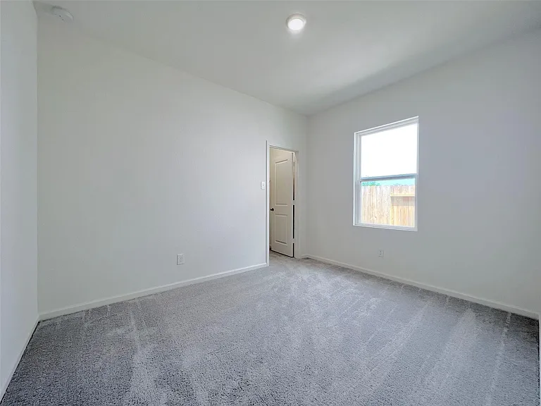680 Amesbury Rd — Photo 12