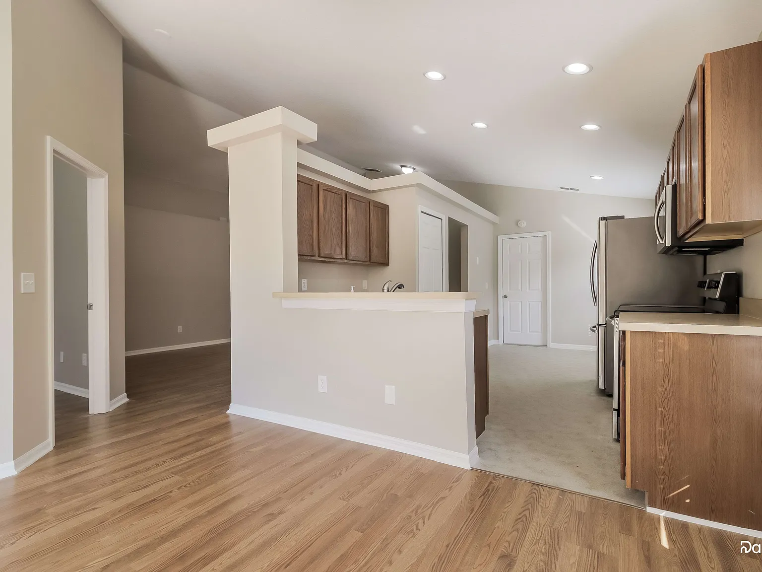 4 bed, 2.0 bath, 1654 sqft, $2,270 — Photo 4