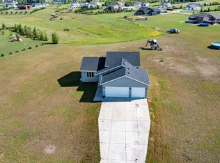 7121 Copper Ridge Ln, Bismarck, ND 58504