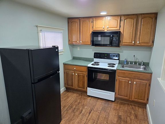 4th image of 712 Summer Valley Rd