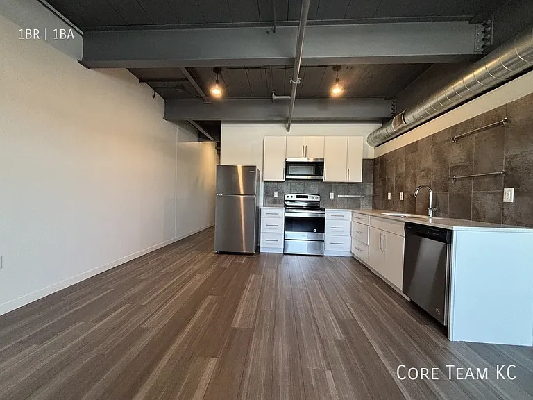 1180 E 30th St #307 — Photo 2