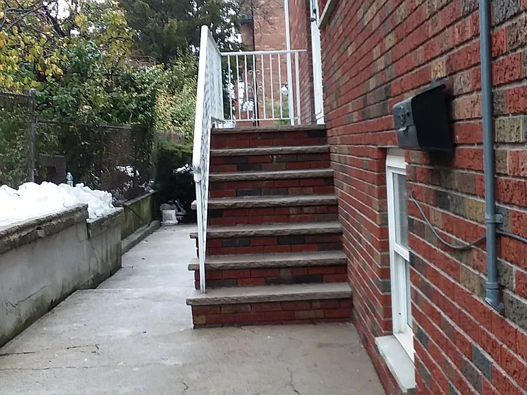 250 Maple St #2 — Photo 21