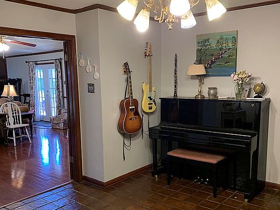 Foyer/Front Entrance