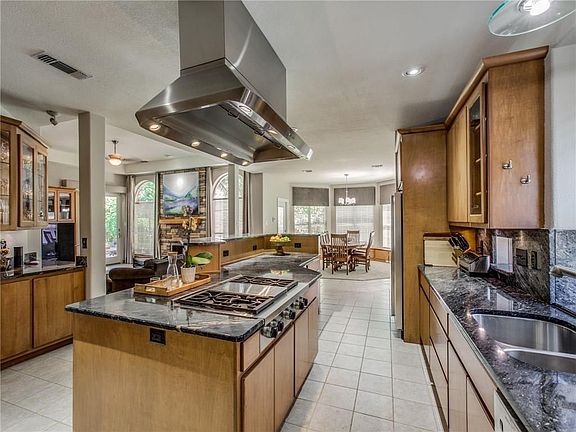 3rd image of 1211 Normandy Dr