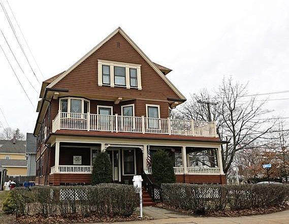 1st image of 304 Pleasant St #1