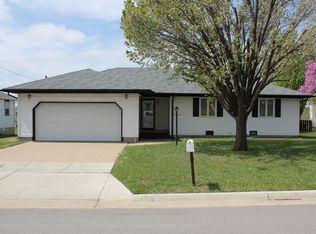 611 School Rd, El Dorado, KS 67042