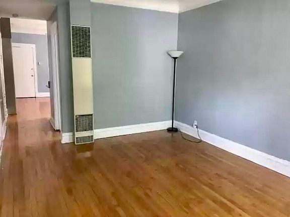 3rd image of 3435 N Claremont Ave