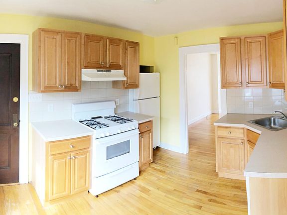 2nd image of 108 Bromfield St #2L