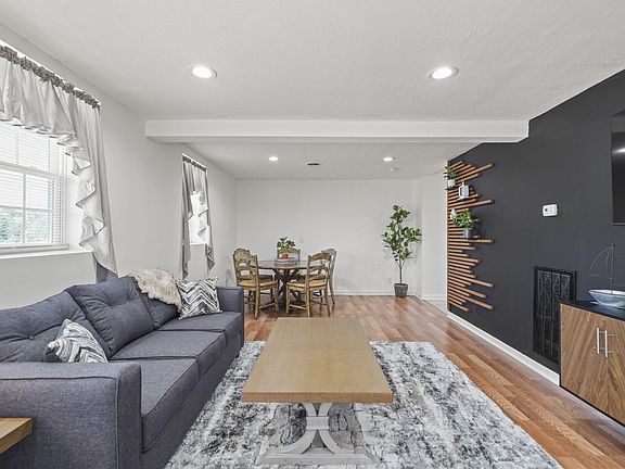 3rd image of 217 Creedle Dr