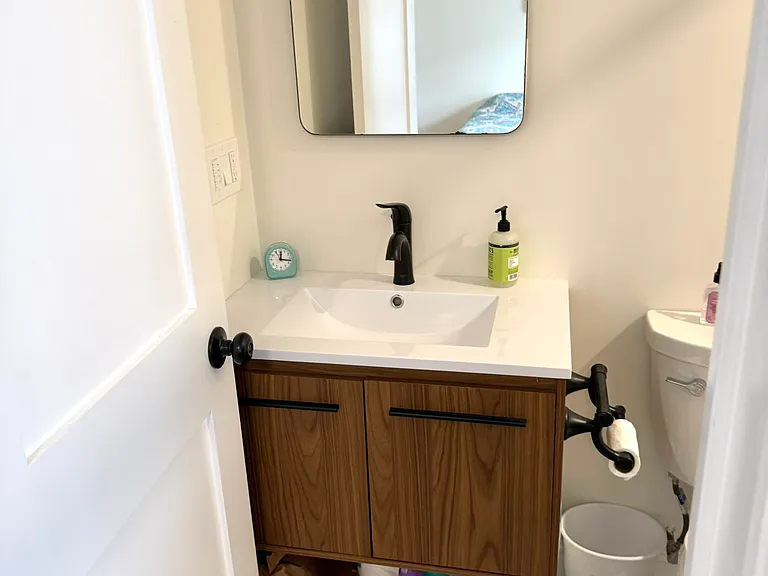77 Lynn Shore Dr #1 — Photo 41